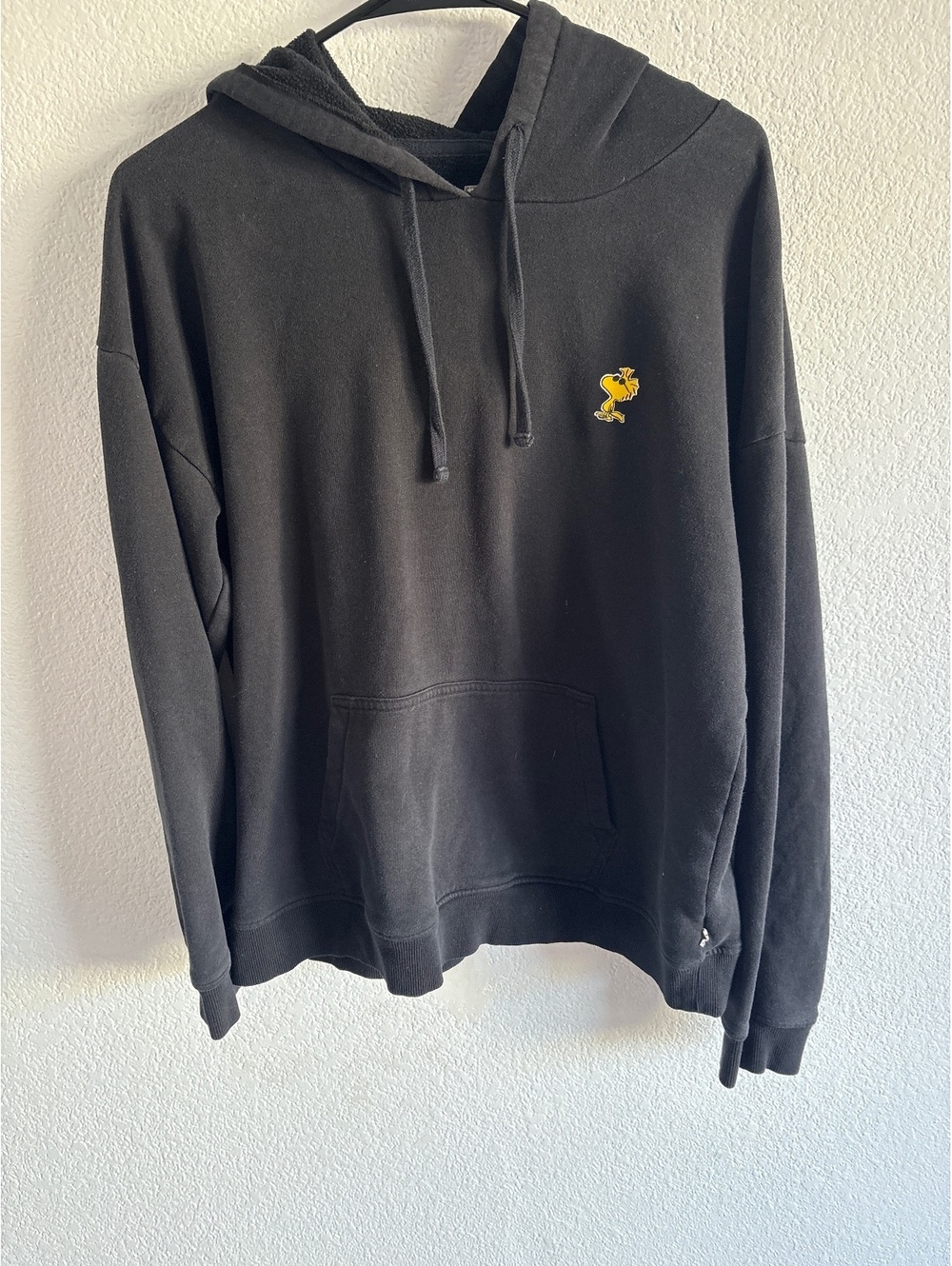 Vans Peanuts XL Black Hoodie with Woodstock Embroidery and Front Pocket